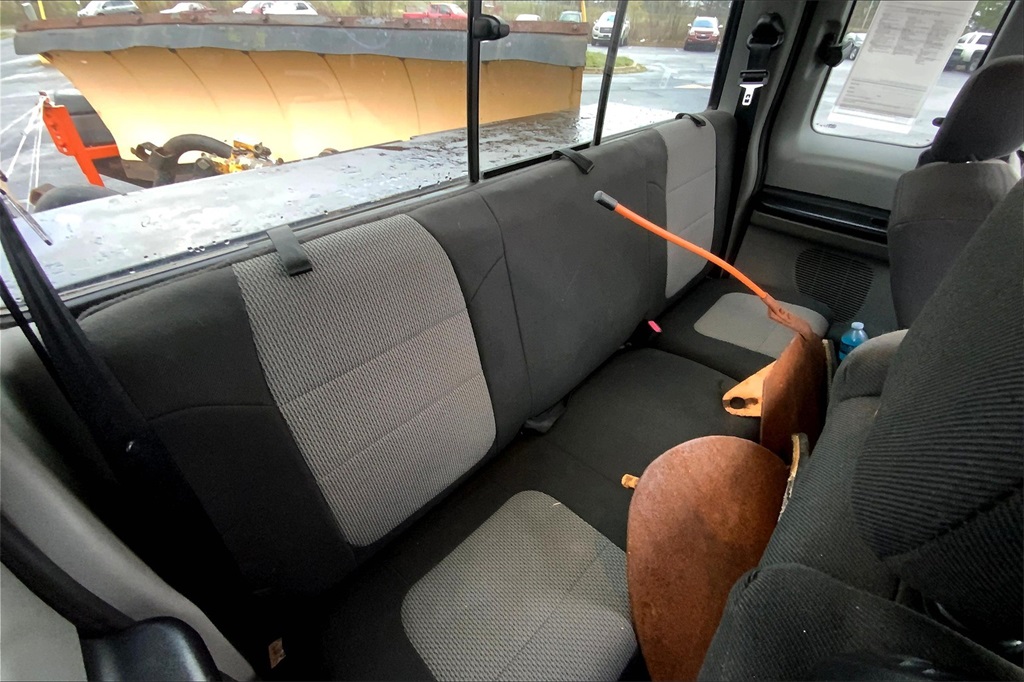 2004 Ford F-250 XL photo 16