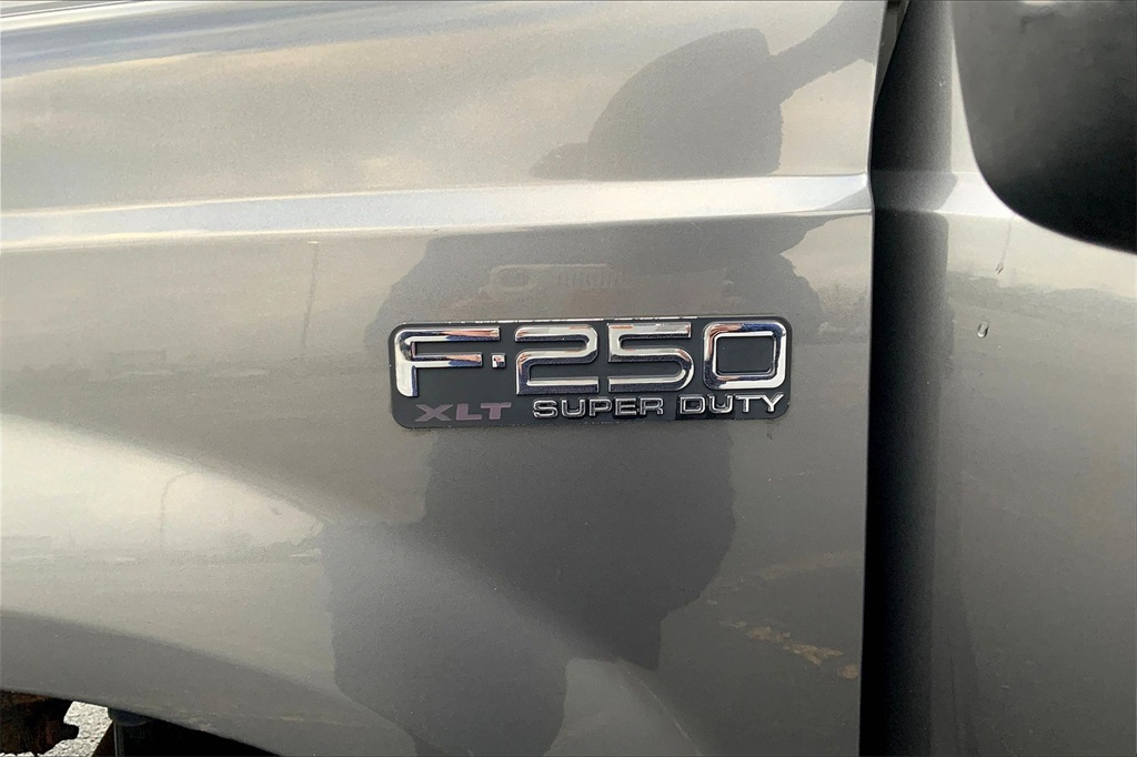 2004 Ford F-250 XL photo 23