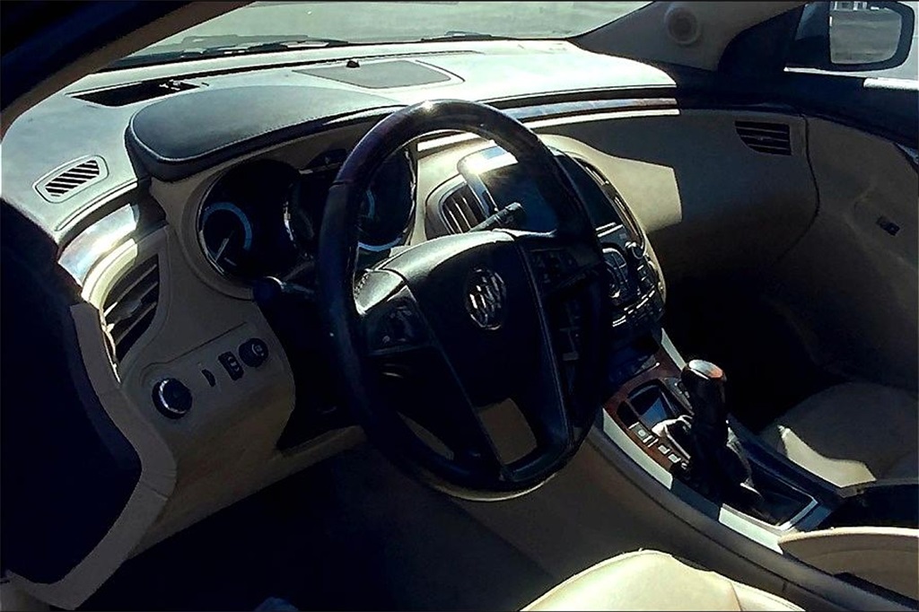 2011 Buick LaCrosse CXS photo 12