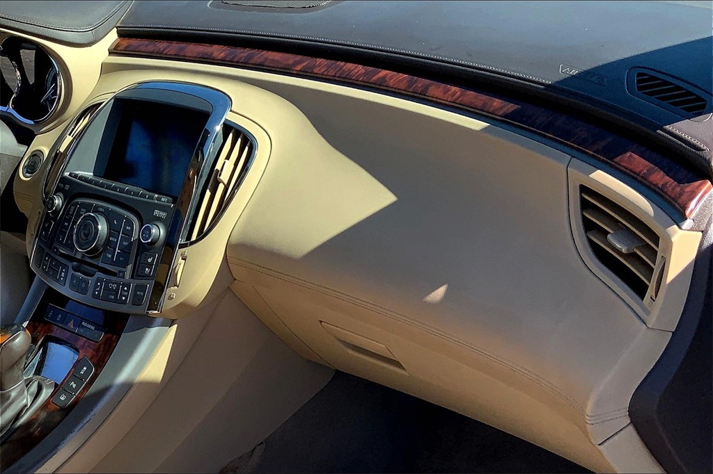 2011 Buick LaCrosse CXS photo 13