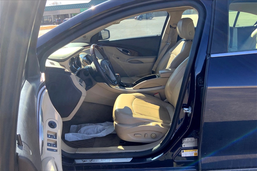 2011 Buick LaCrosse CXS photo 15