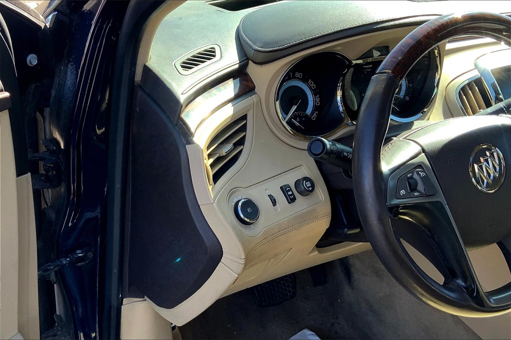 2011 Buick LaCrosse CXS photo 17