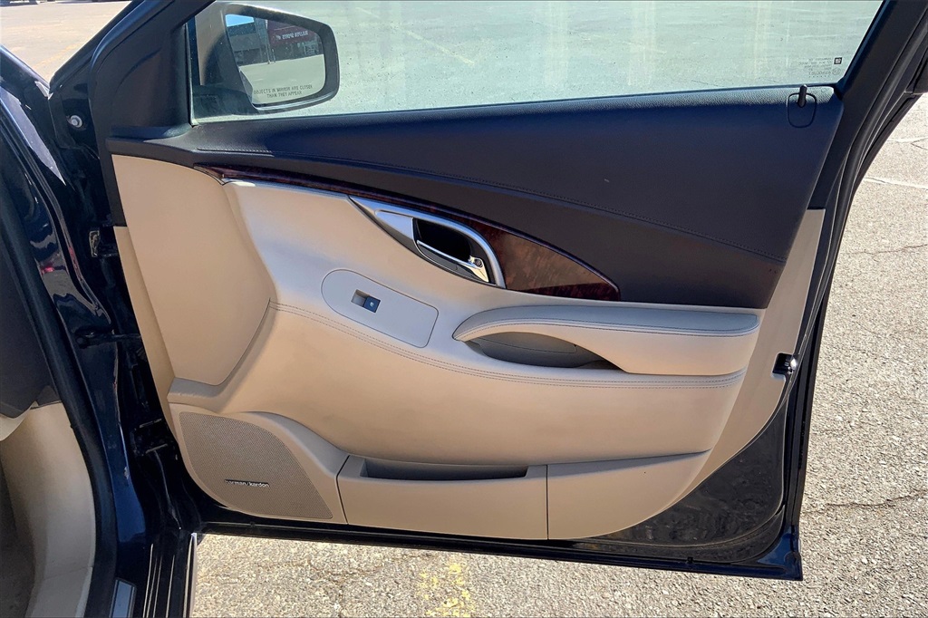 2011 Buick LaCrosse CXS photo 22