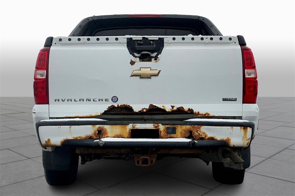 2008 Chevrolet Avalanche LS photo 3