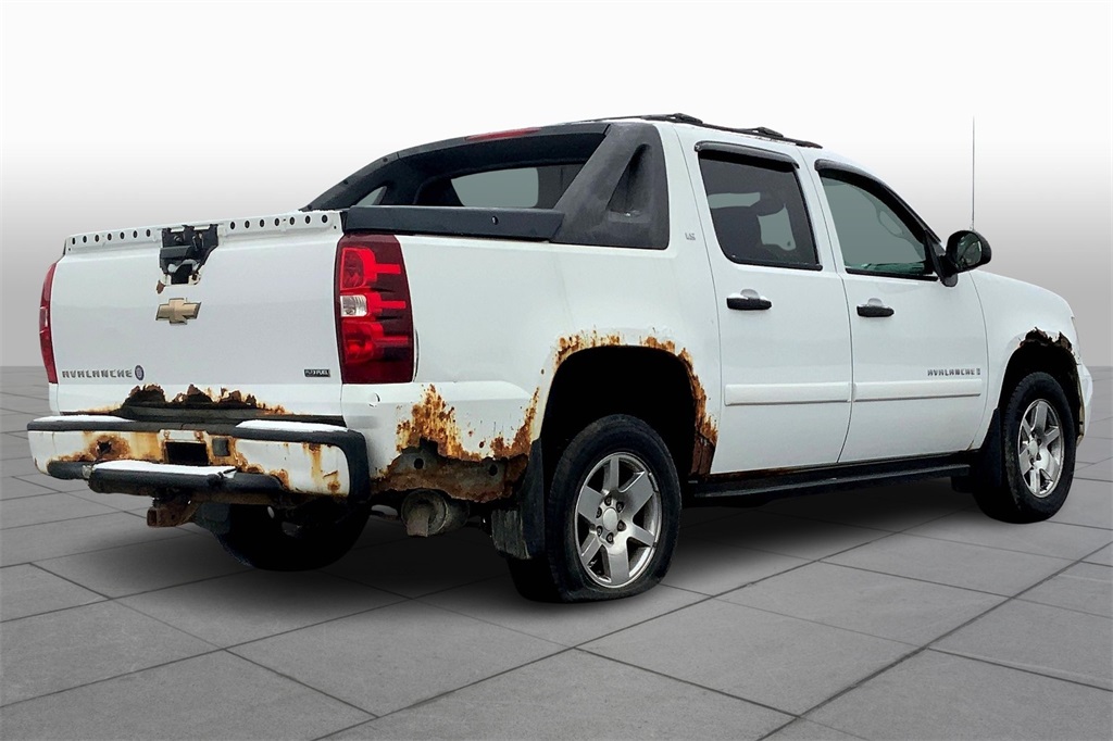 2008 Chevrolet Avalanche LS photo 13