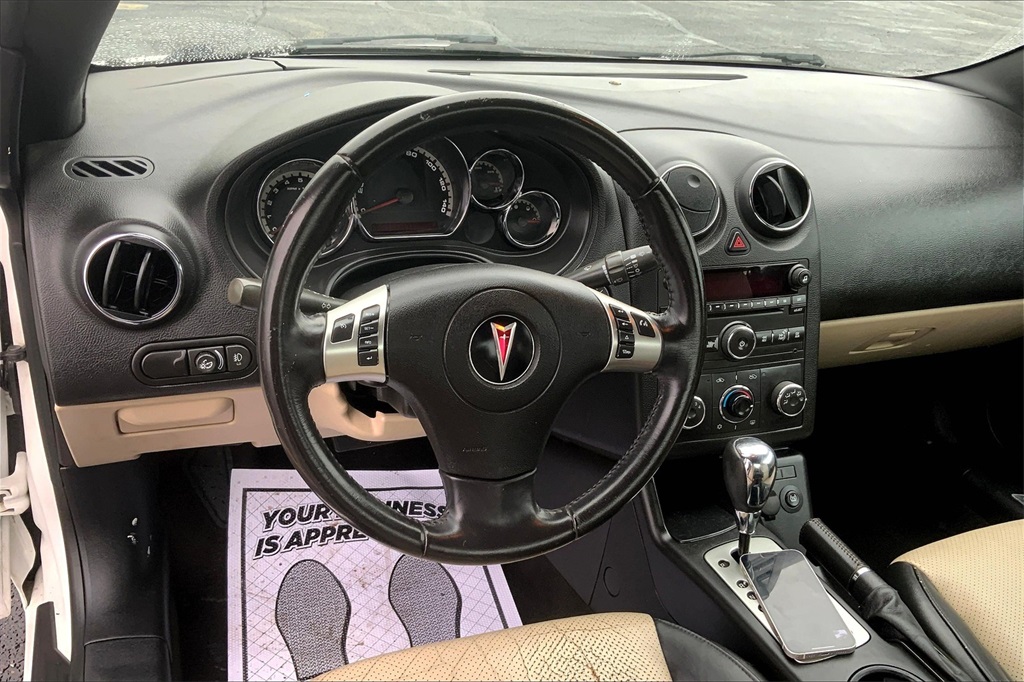 2009 Pontiac G6 GT photo 12