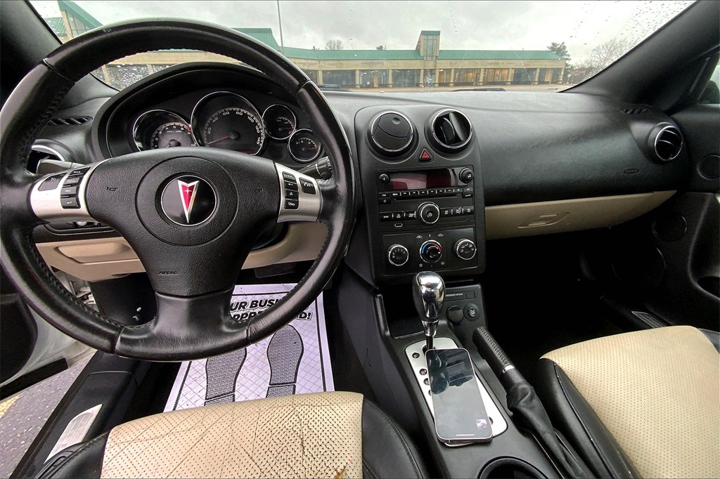 2009 Pontiac G6 GT photo 13