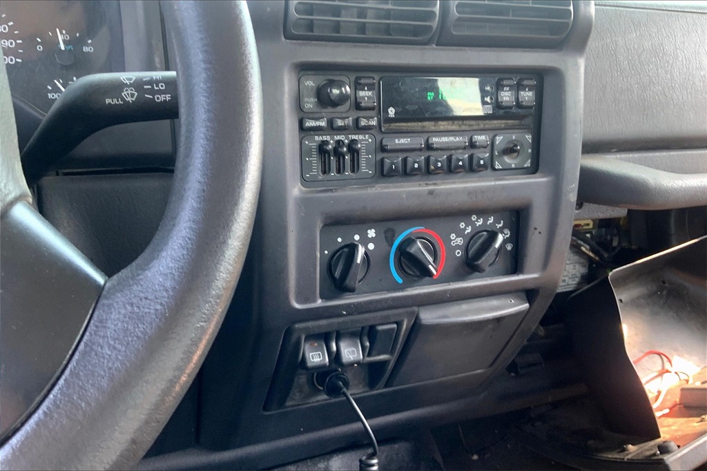 1998 Jeep Wrangler Sport photo 4