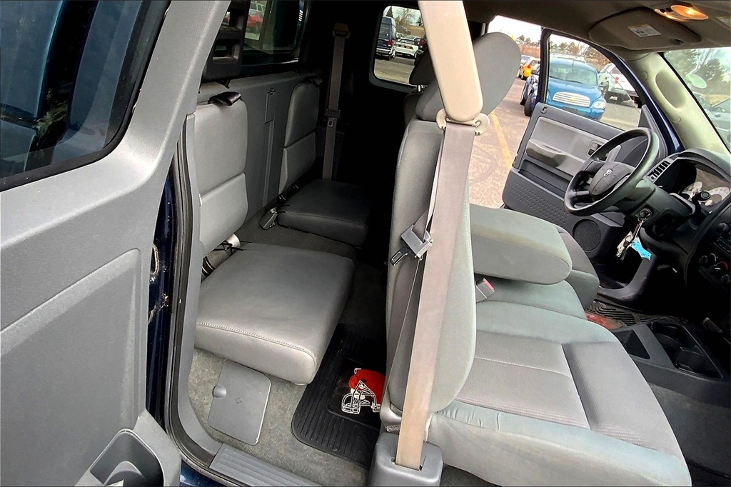 2005 Dodge Dakota ST photo 16
