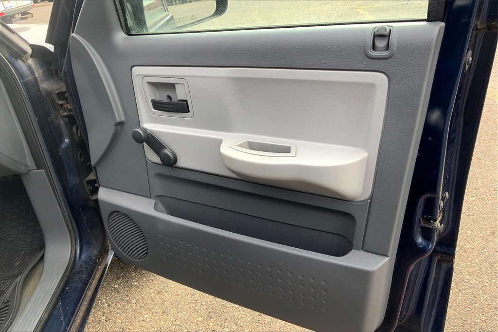 2005 Dodge Dakota ST photo 21
