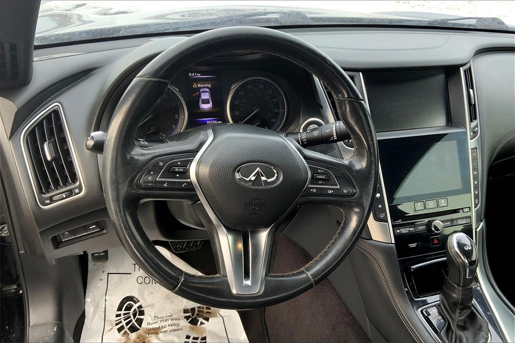 2018 Infiniti Q60 3.0t Luxe photo 4