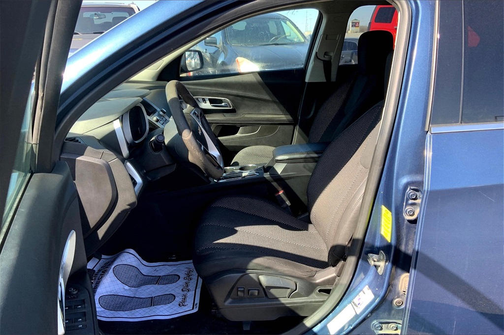 2016 Chevrolet Equinox LT photo 16