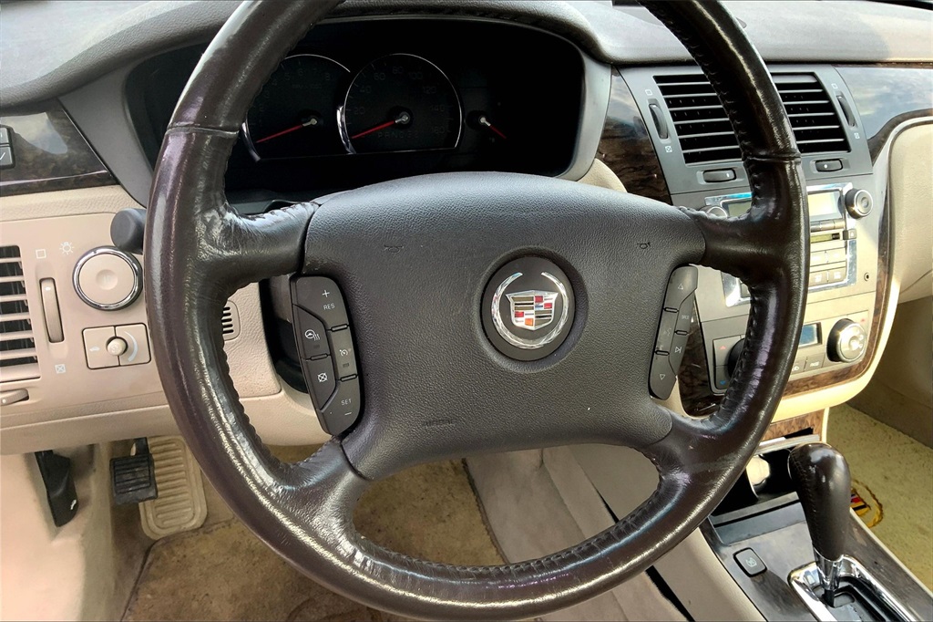 2008 Cadillac DTS photo 3
