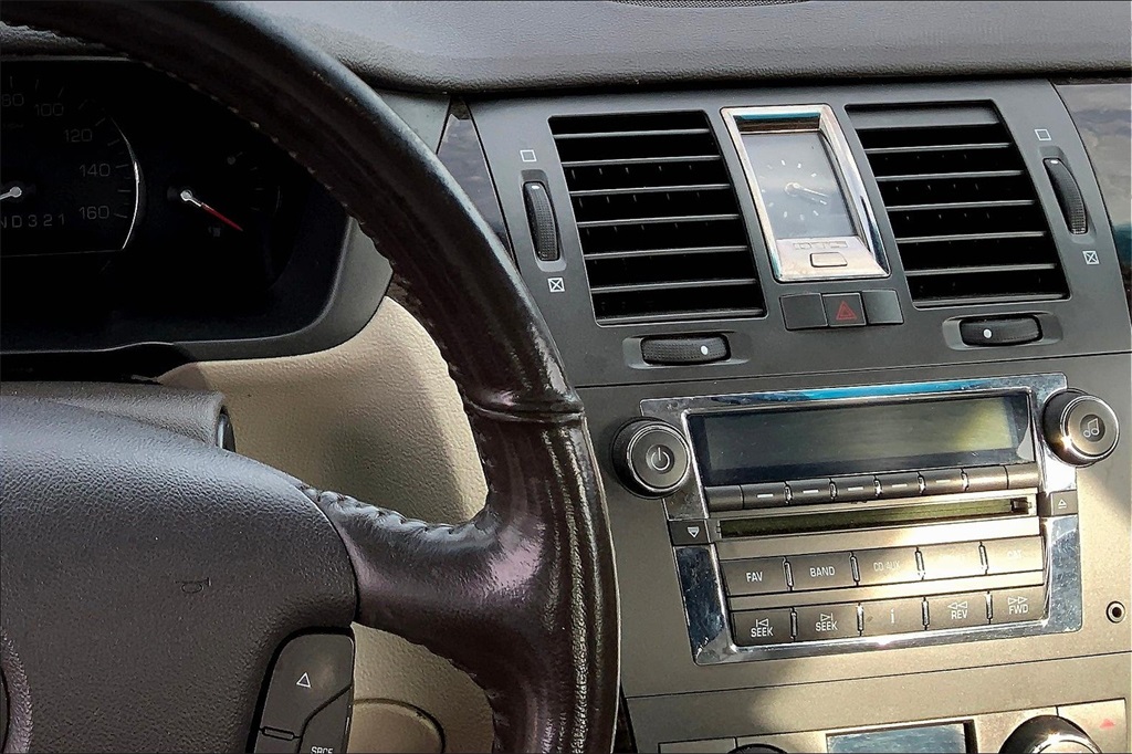2008 Cadillac DTS photo 4