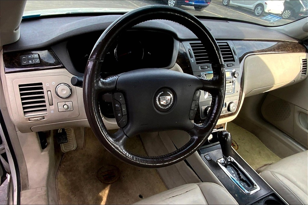 2008 Cadillac DTS photo 9