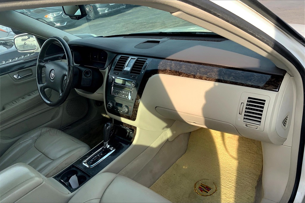 2008 Cadillac DTS photo 10