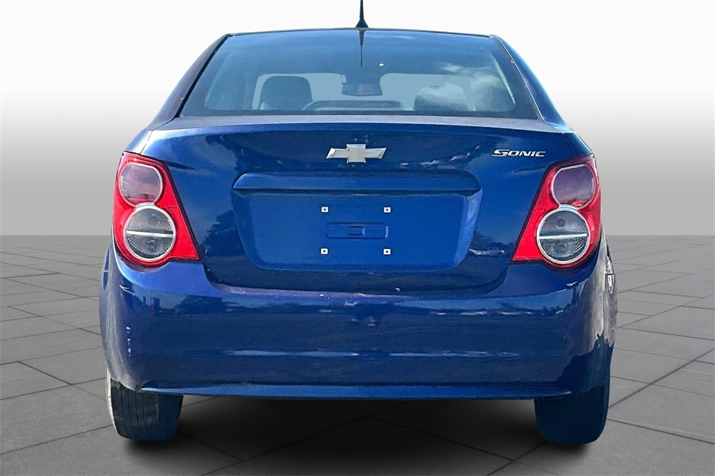 2013 Chevrolet Sonic LS photo 3