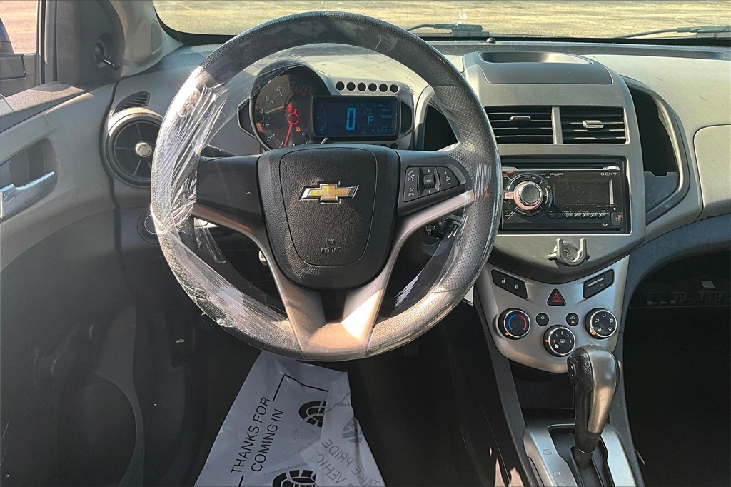 2013 Chevrolet Sonic LS photo 4