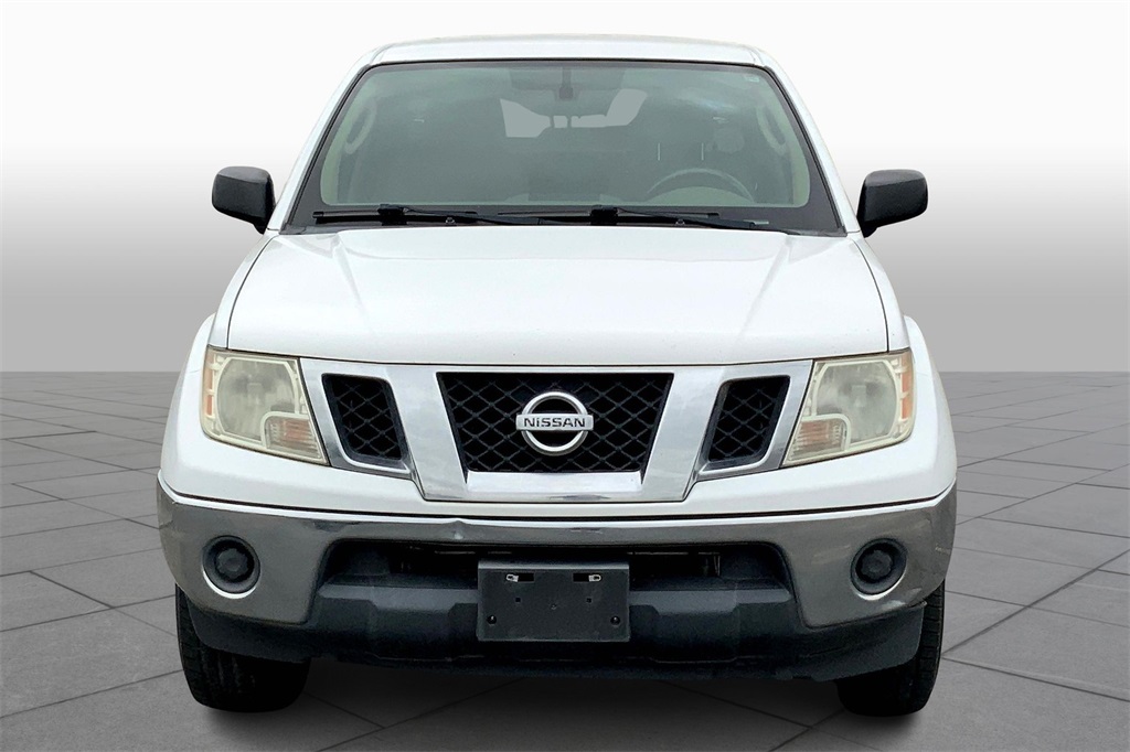 2011 Nissan Frontier SV photo 2