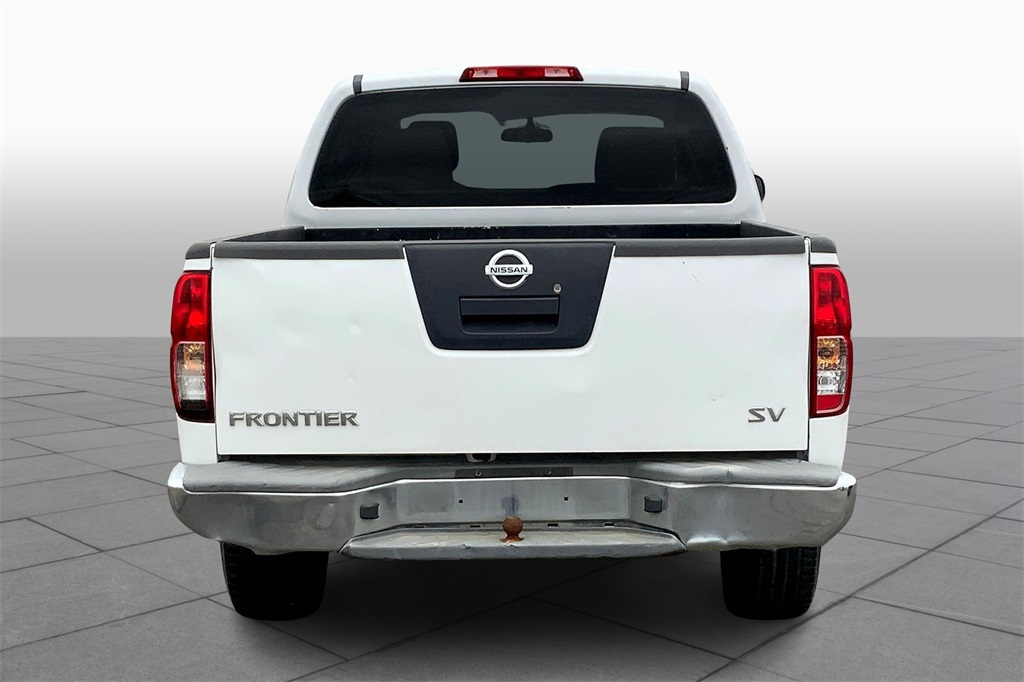 2011 Nissan Frontier SV photo 3