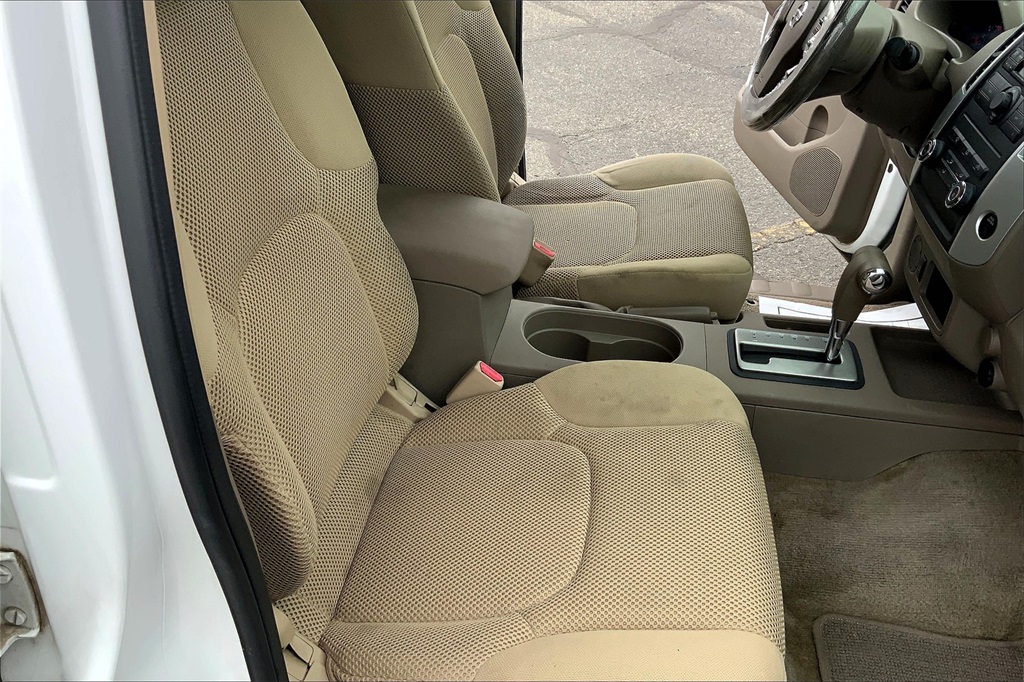 2011 Nissan Frontier SV photo 6