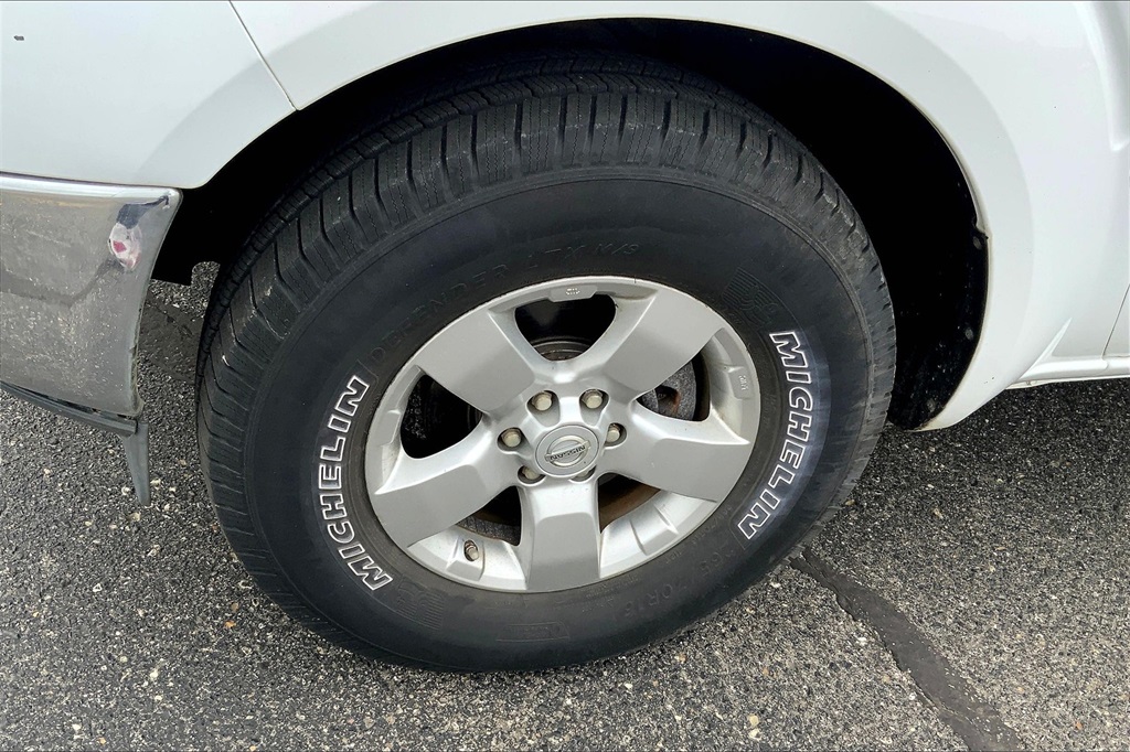 2011 Nissan Frontier SV photo 8
