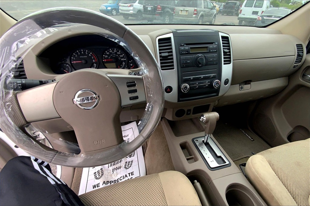 2011 Nissan Frontier SV photo 15