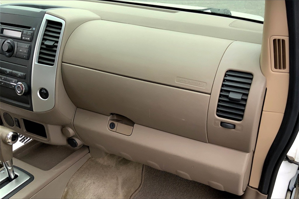 2011 Nissan Frontier SV photo 16