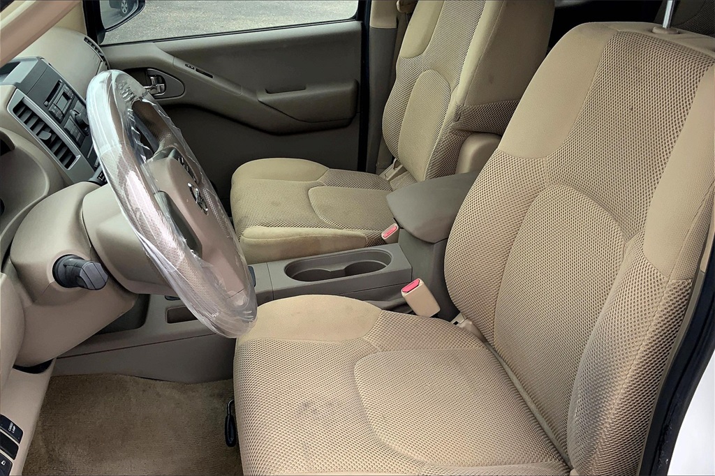 2011 Nissan Frontier SV photo 18