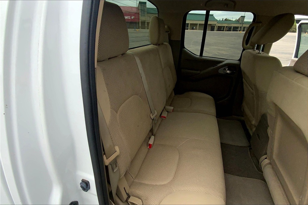 2011 Nissan Frontier SV photo 19
