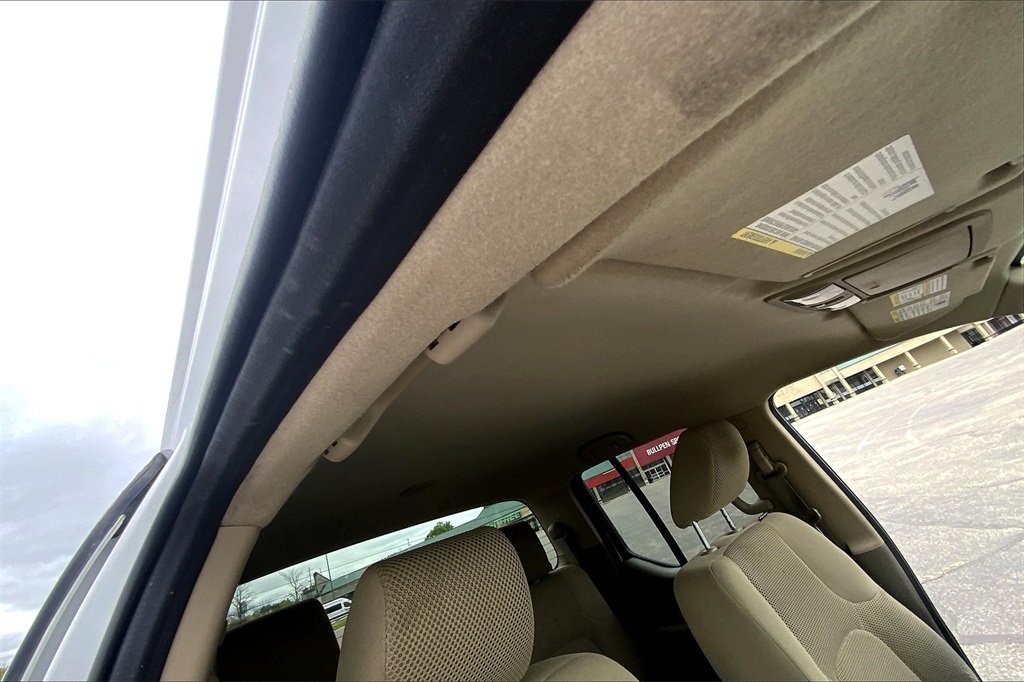 2011 Nissan Frontier SV photo 24