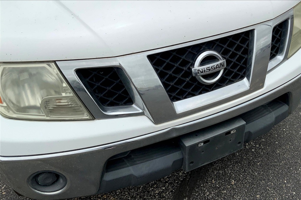 2011 Nissan Frontier SV photo 28