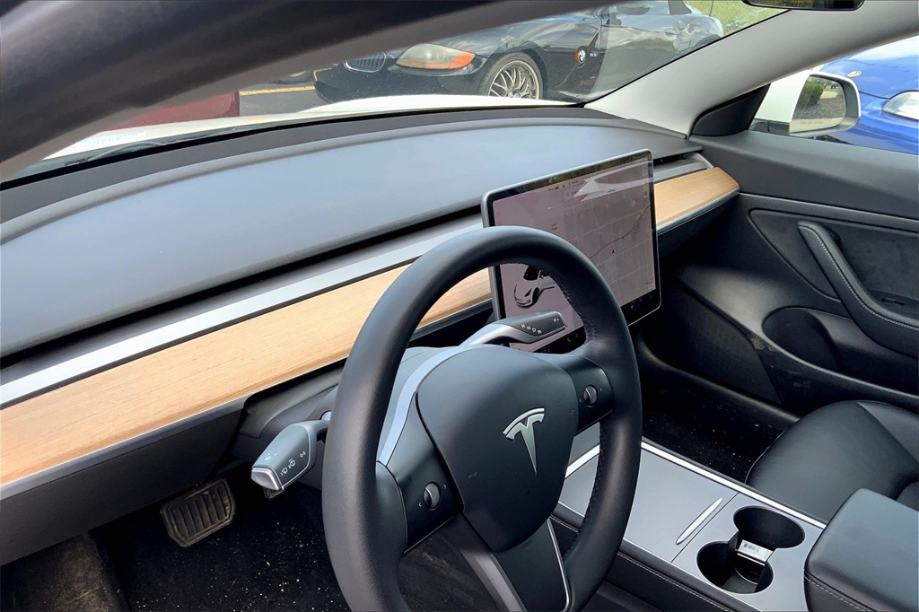 2021 Tesla Model 3 Standard Range Plus photo 4
