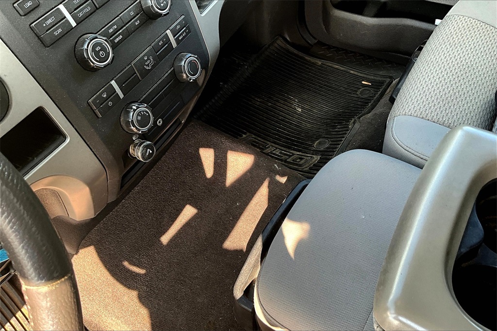 2010 Ford F-150 XL photo 16