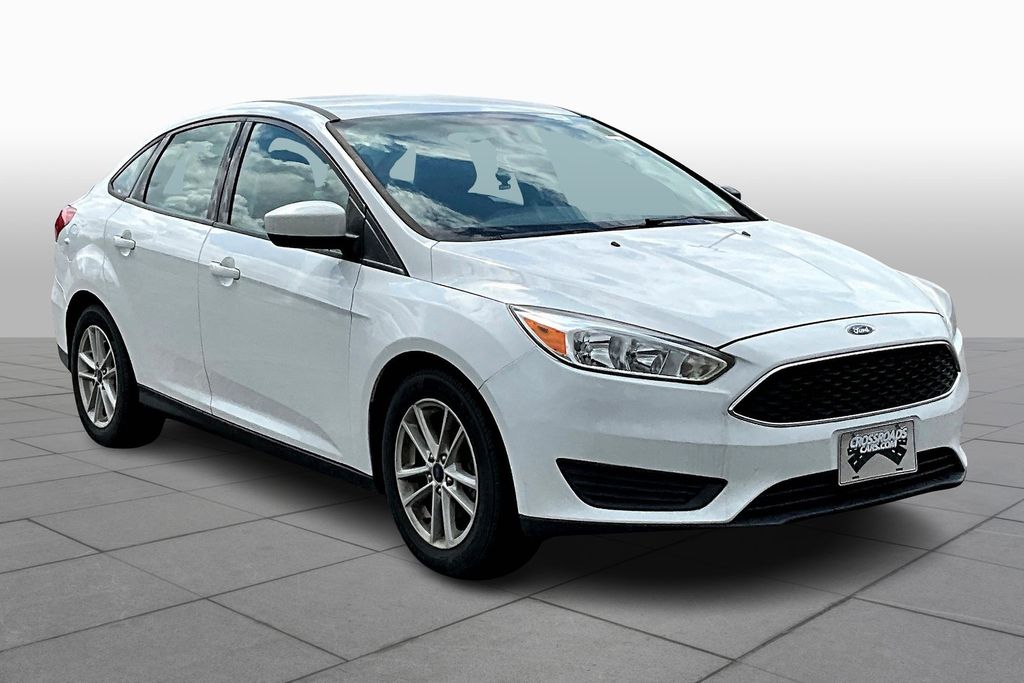 2018 Ford Focus Sedan SE's photo