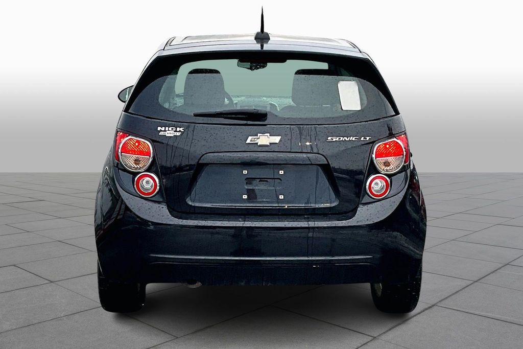 2016 Chevrolet Sonic LT - Photo 3