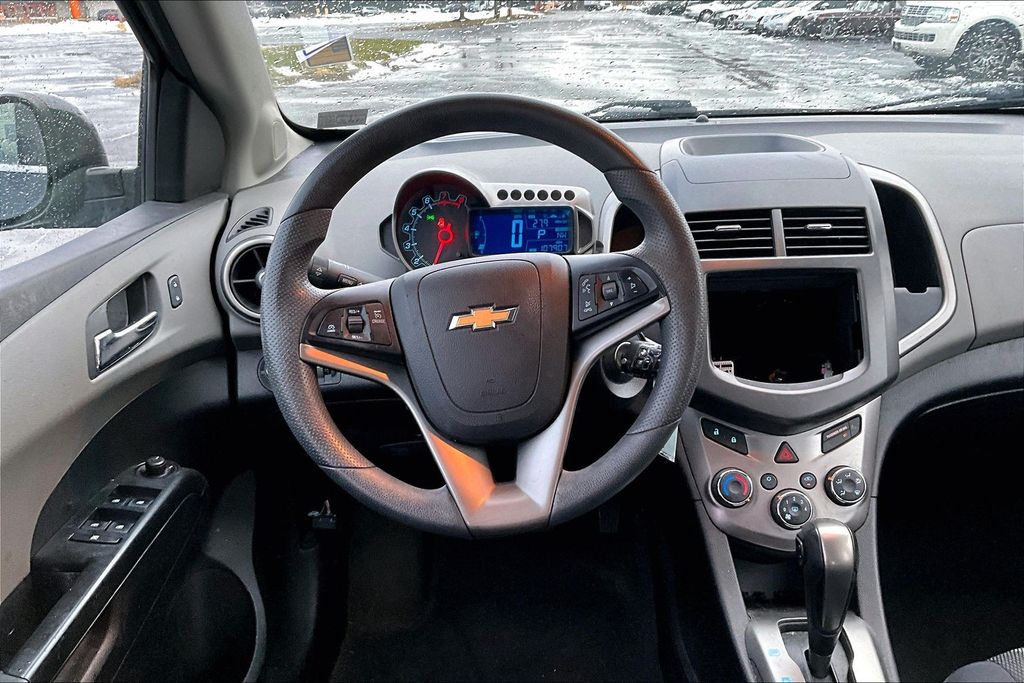 2016 Chevrolet Sonic LT - Photo 4