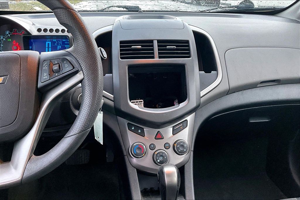 2016 Chevrolet Sonic LT - Photo 5