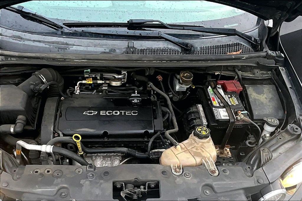2016 Chevrolet Sonic LT - Photo 9