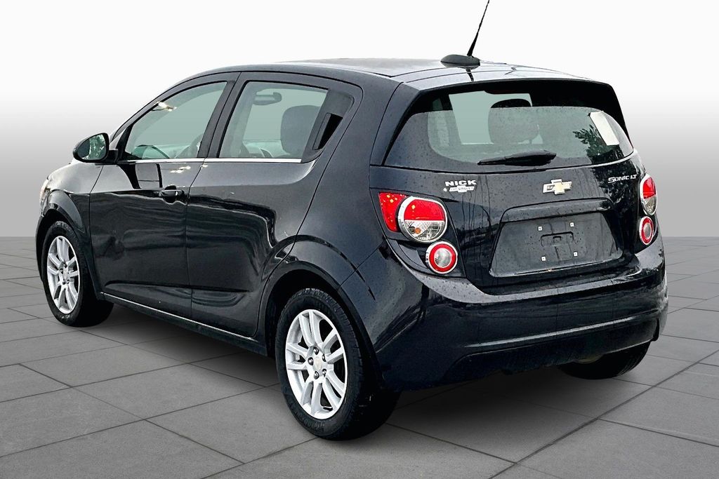 2016 Chevrolet Sonic LT - Photo 10