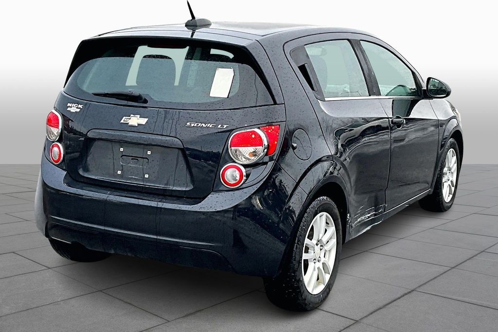 2016 Chevrolet Sonic LT - Photo 13
