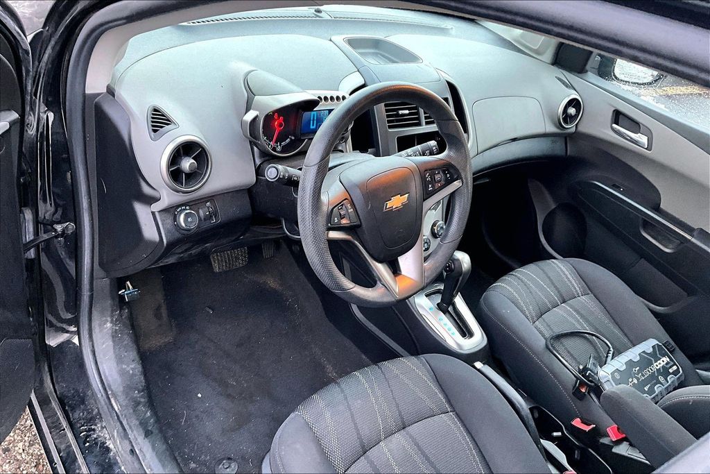 2016 Chevrolet Sonic LT - Photo 14