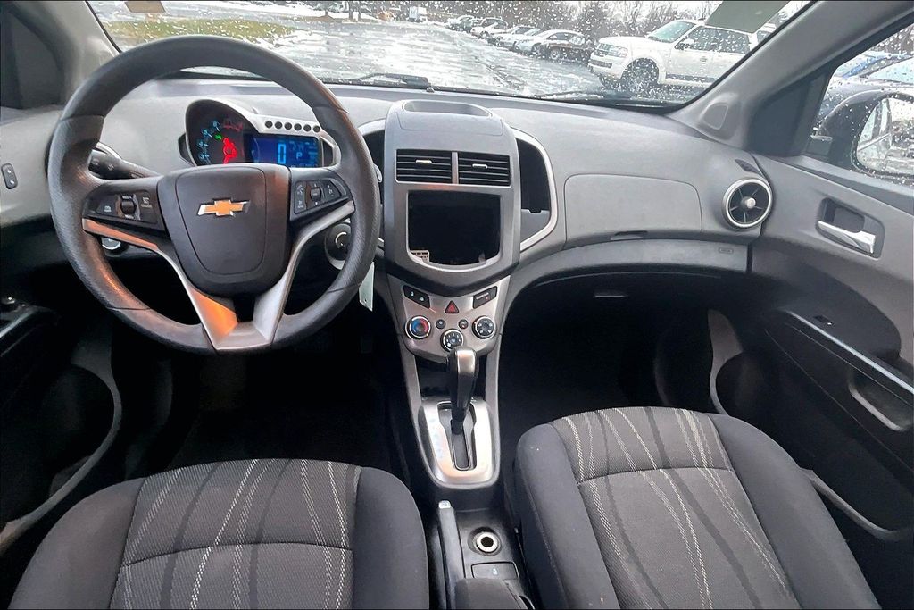 2016 Chevrolet Sonic LT - Photo 15