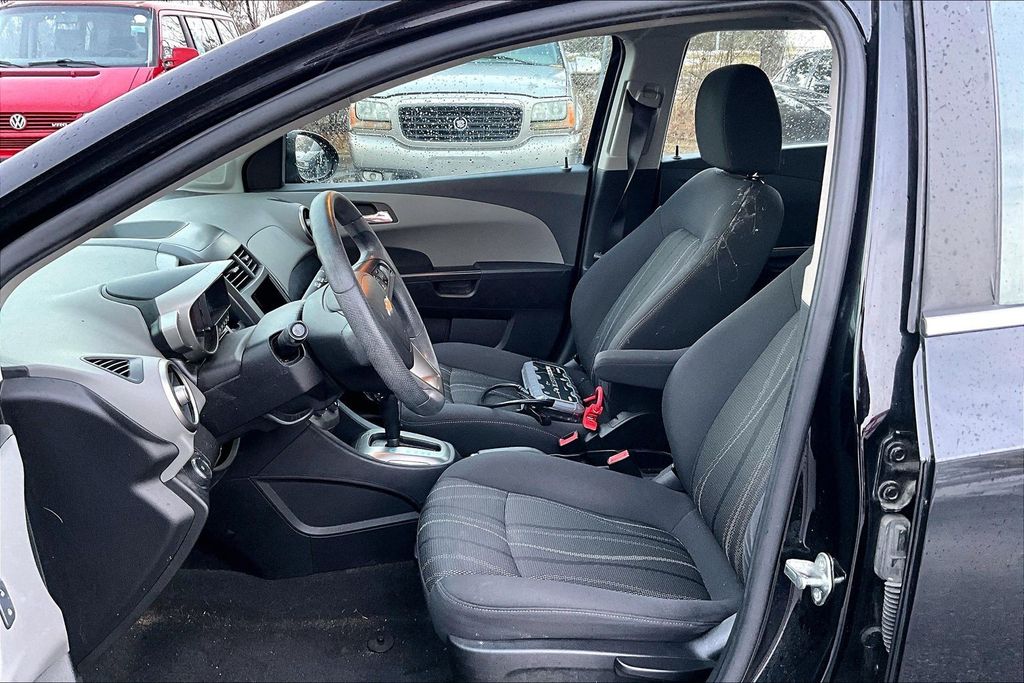 2016 Chevrolet Sonic LT - Photo 18