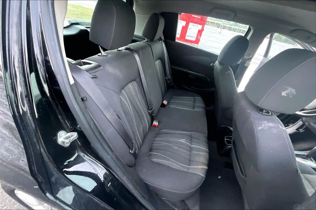 2016 Chevrolet Sonic LT - Photo 19