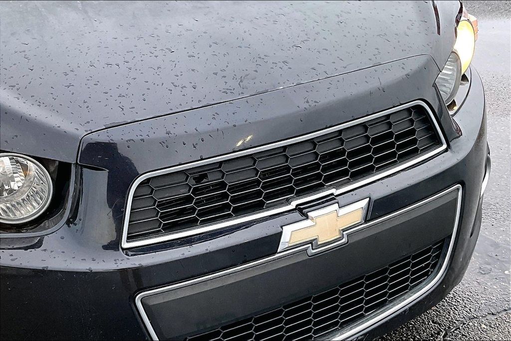 2016 Chevrolet Sonic LT - Photo 28