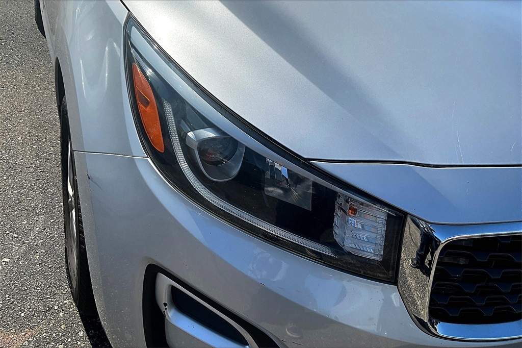 2019 Kia Sedona LX photo 2