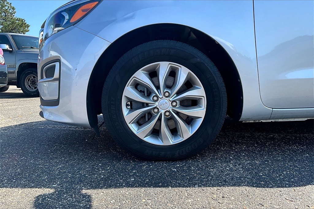 2019 Kia Sedona LX photo 6