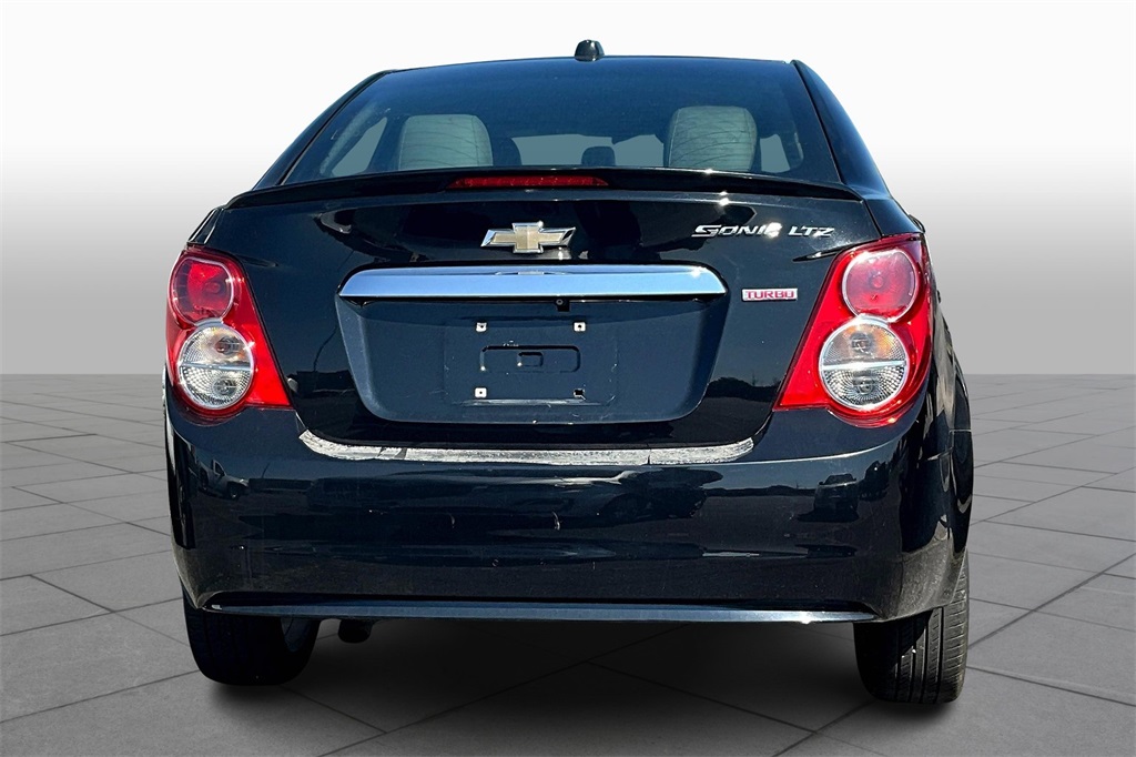 2016 Chevrolet Sonic LTZ photo 3