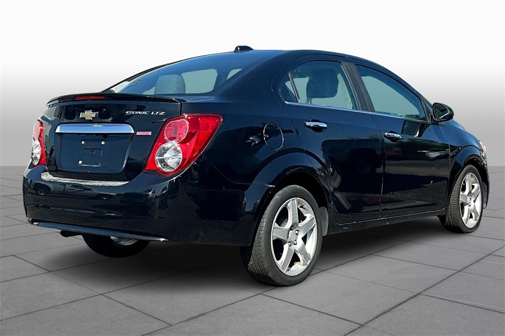 2016 Chevrolet Sonic LTZ photo 11
